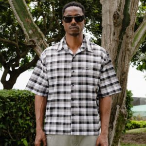 nat camisa boxy negro